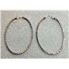 Image 1 : 22)  SILVER TONE OVAL HOOP EARRINGS.