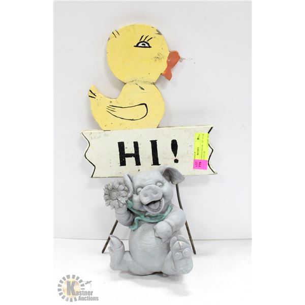 PAIR OF GARDEN DECOR - "HI" DUCK SIGN + PIG DECOR