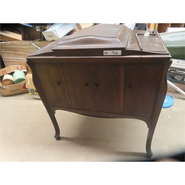 Victor Cabinet Gramaphone - working 33"x32"x20 Really Nice Condition