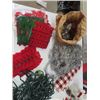 Image 2 : Vintage Christmas Lights and Decorations Extra Bulbs, Wreath
