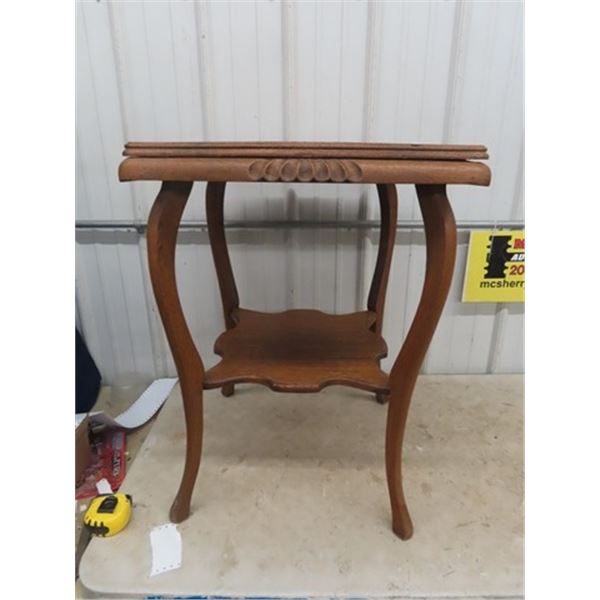 Oak Parlor Table 2 Tier 29 h x 24  x 24  Nice Condition