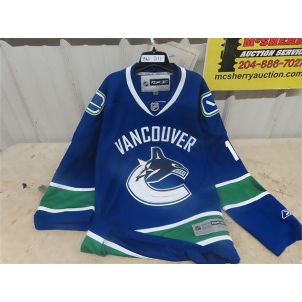 Vancouver Canucks Jersey w/ Certificate of Authenticity  sz XL  autographed by Luongo #1