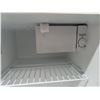 Image 3 : Kenmore Bar / Camper Fridge- Like New