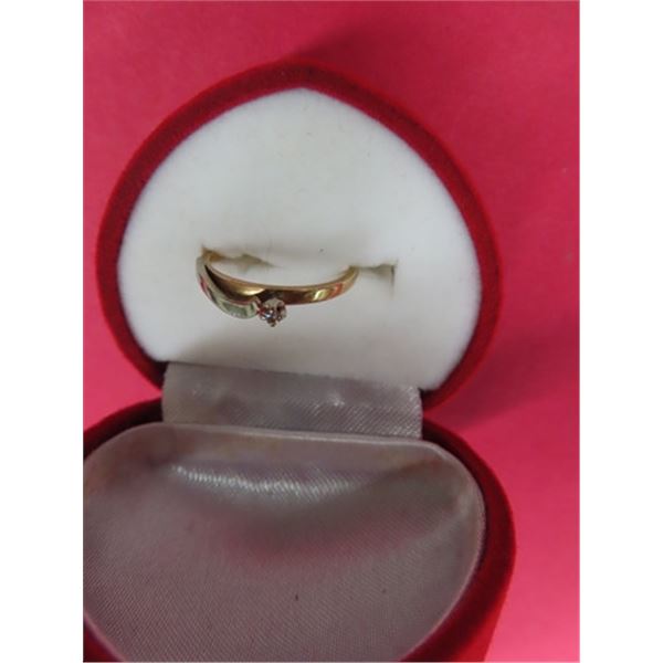 Ladies 10KT Gold Promise Ring w Small Diamond? Size 5.5 - 6??? Approx weight 1.70 Grams