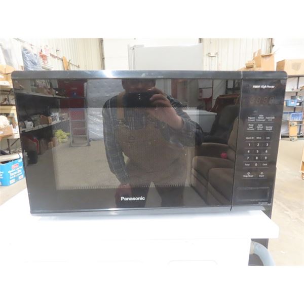 Panasoniv 1100 W High Power Microwave