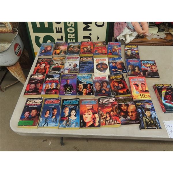 26 Start Trek Cards, 29 Star Trek Books & 1 Movie