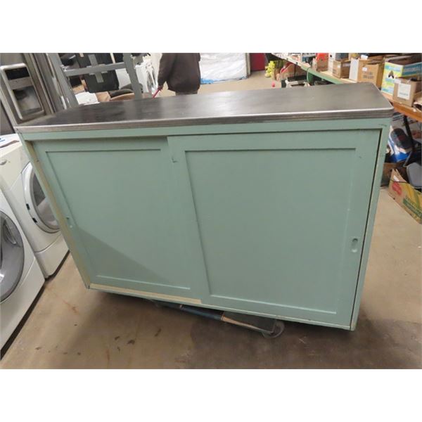 Store Counter 39" x 58" x 18"