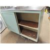 Image 2 : Store Counter 39" x 58" x 18"