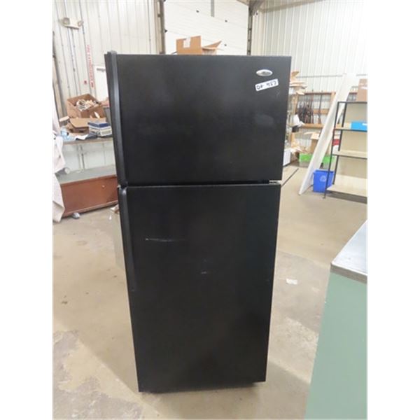 (DG) Amana Fridge 67" x 28" x 29" w Ice Maker
