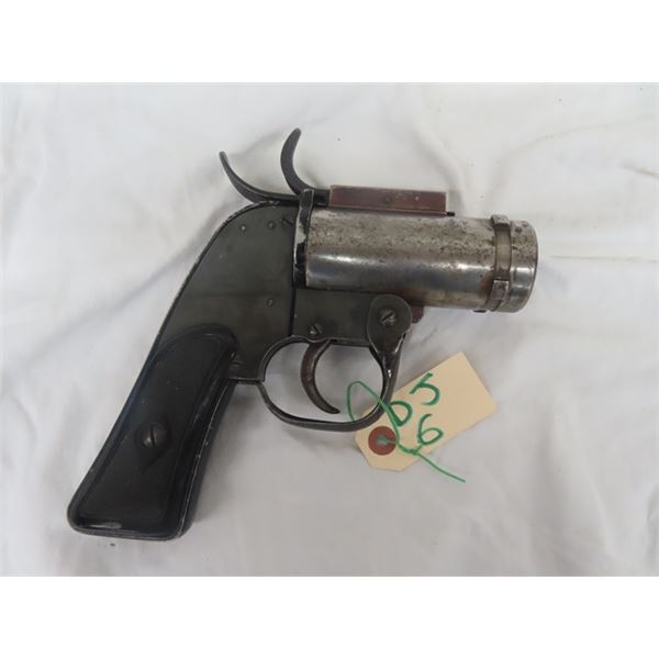 WWII Original US M8 Pyrotechnic 37mm Flare Signal Pistol Dated 1942 Barrel Studs S# E-026664
