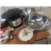 Image 2 : 2 Clocks, Strainer, Bowls, Canner & More