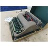 Image 3 : Eaton's Manual Typewriter w Case