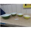 Image 1 : 4 Pyrex Mixing Bowls