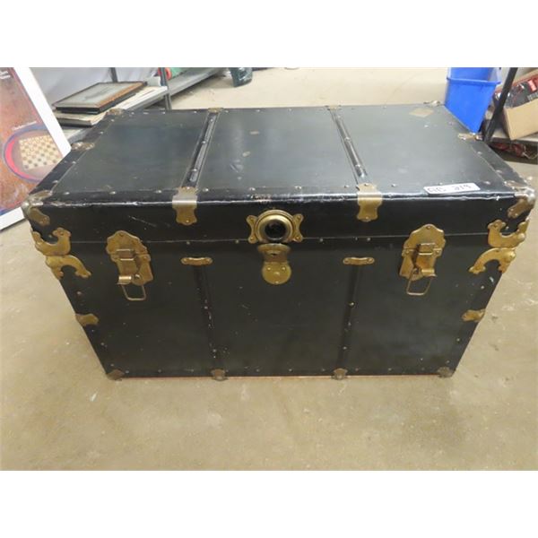 Trunk w Insert Tray 20" x 34" x 19"