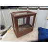Image 3 : Antique Drug Store/Pharmaceutical Scale w/ Wood & Glass Case  17" x 15" x 8.5"