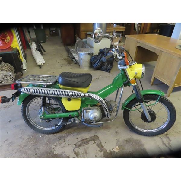 '81 Honda 125cc Motorcycle w/ Custom John Deere Paint Job - Doesn't Run from Sitting- has Compressio