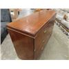 Image 2 : 6 Drawer Dresser 34" x 54" x 18" - some dings