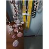 Image 3 : Asst costume necklaces, wall decor, seashells wooden rack