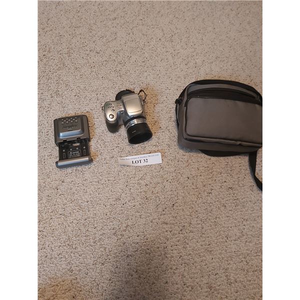 Kodak Easy Share Camera with camera bag, energizer battery charger