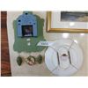 Image 5 : Macrame plant hanger; barn picture and kitchen; asst wall decor
