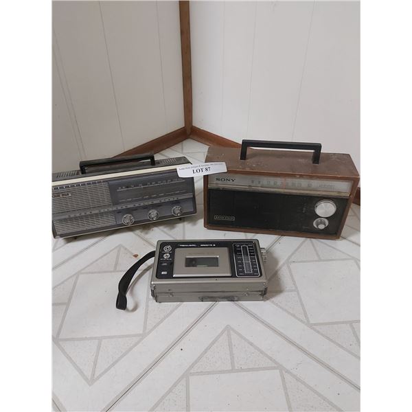 Casa Mia Silicon Solid State radio; Sony transistor radio; Realistic Minisette IV cassette radio