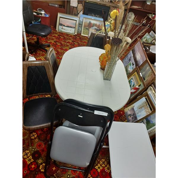 Outside plastic patio table; 6 chairs - asst; portable adjustable side table; 2 large vases w/dry fl