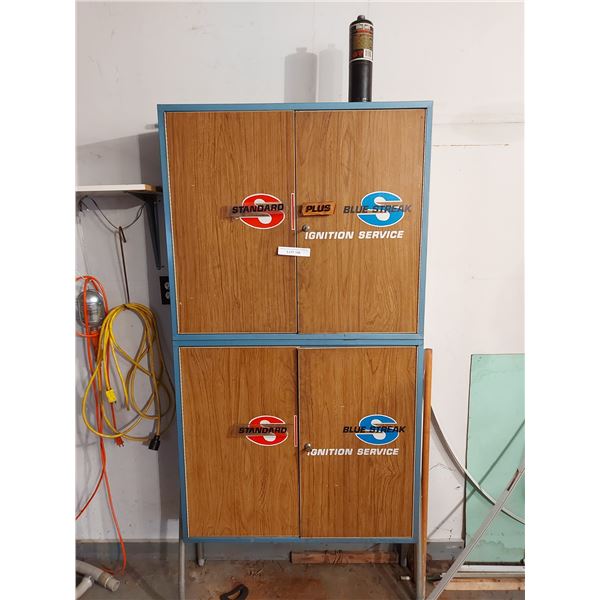 Shop cabinet incl contents