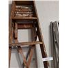 Image 2 : 2 ladders - aluminum, wooden