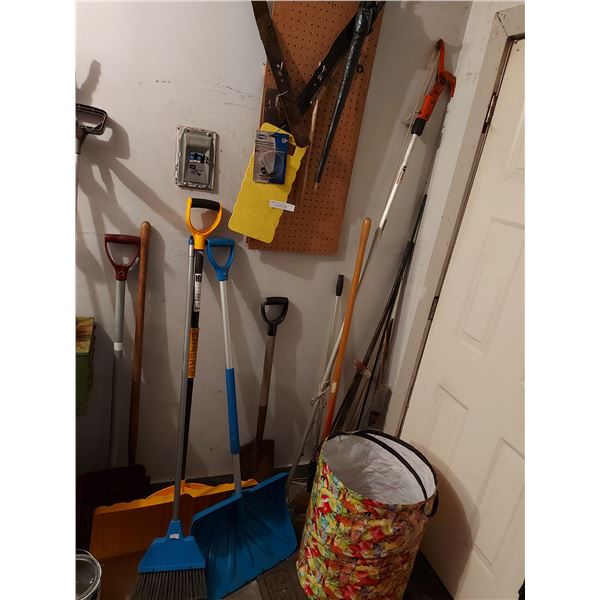 Shovels, spades, extendable tree pruner, collapsible leaf catcher