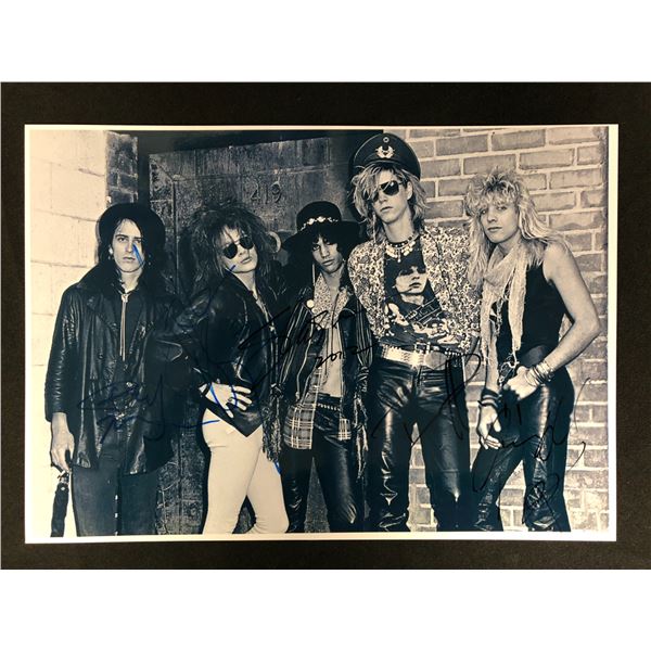 GUNS N' ROSES BAND SIGNED 8X10 PHOTO (RA COA)