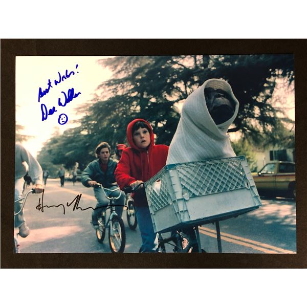 HENRY THOMAS SIGNED 8X10 PHOTO (RA COA)