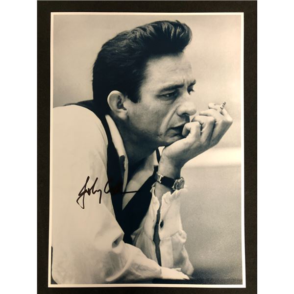 JOHNNY CASH SIGNED 8X10 PHOTO (RA COA)