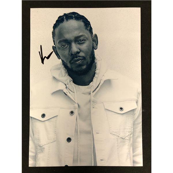 KENDRICK LAMAR SIGNED 8X10 PHOTO (RA COA)