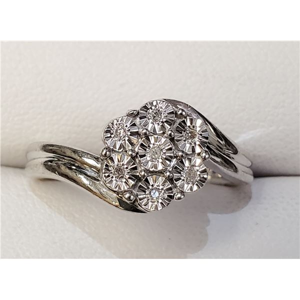 SILVER 7 DIAMONDS RING SIZE 7