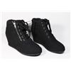 Image 1 : NEW WOMENS HIDDEN HEEL SHOES SIZE 9