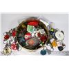 Image 1 : TIN CASE FULL OF ASSORTED KEYCHAINS