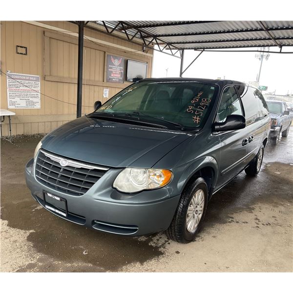 2005	Chrysler	Town and Country