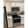 Image 3 : Showroom Display - White L Shape 12 Pce Kitchen cabinet Set measures 9ft x 10 ft includes Solid Surf