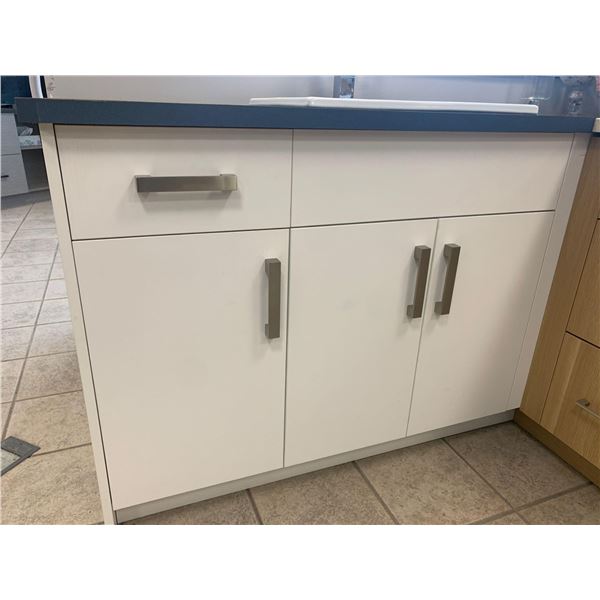 Showroom Display - White Bathroom Vanity Cabinet 66 "- includes all hardware. SINKS AND TAPS NOT INC