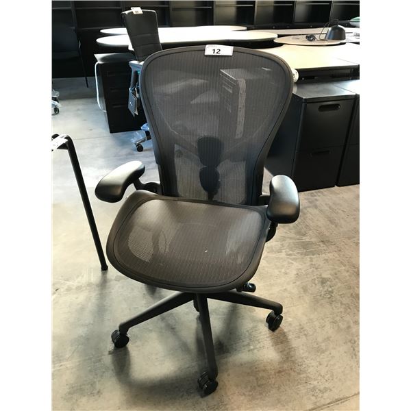 HERMAN MILLER AERON GRAPHITE FULLY ADJUSTABLE TASK CHAIR (SIZE C) RETAIL $2030.00 CAN