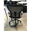Image 4 : HERMAN MILLER AERON GRAPHITE FULLY ADJUSTABLE TASK CHAIR (SIZE C) RETAIL $2030.00 CAN