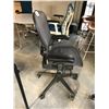 Image 2 : HERMAN MILLER AERON GRAPHITE FULLY ADJUSTABLE (SIZE B) TASK CHAIR  RETAIL : $1875 CAN.