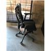 Image 2 : HERMAN MILLER EMBODY BLACK/GRAPHITE FULLY ADJUSTABLE GAMING TASK CHAIR RETAIL $2254 CAN