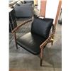 Image 2 : GEIGER CROSS HATCH BLACK LEATHER/WALNUT LOUNGE CHAIR RETAIL $3972.29 CAN