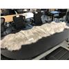 Image 1 : DESIGN WITHIN REACH LIGHT GREY SHEEP SKIN THROW 7' X 2'