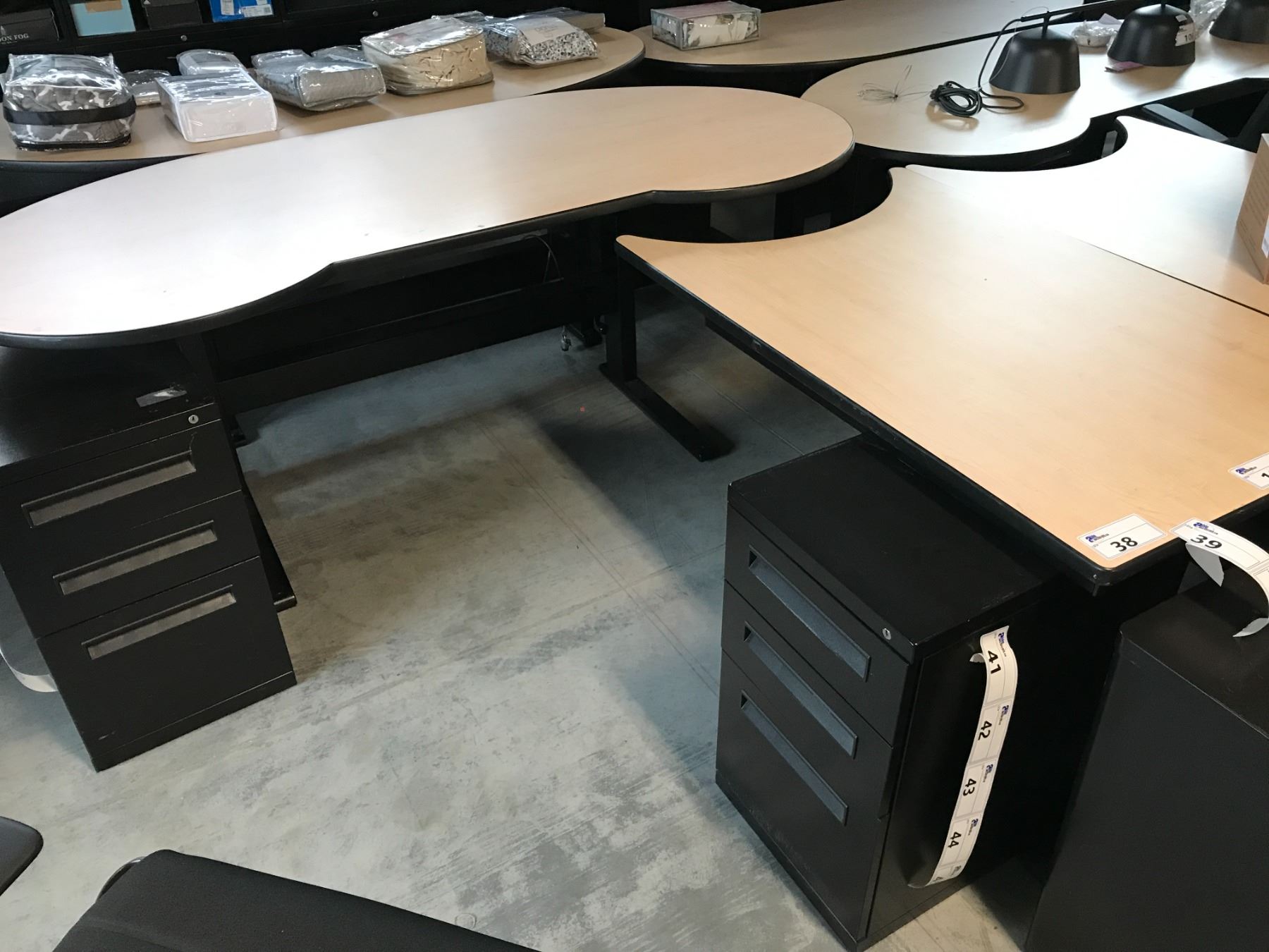TEKNION MAPLE 6.5' ADJUSTABLE HEIGHT PROGRAMMERS TABLES COMES WITH 4 ...