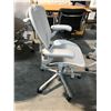 Image 2 : HERMAN MILLER AERON MINERAL GREY FULLY ADJUSTABLE TASK CHAIR SIZE B RETAIL PRICE $1895 CAN