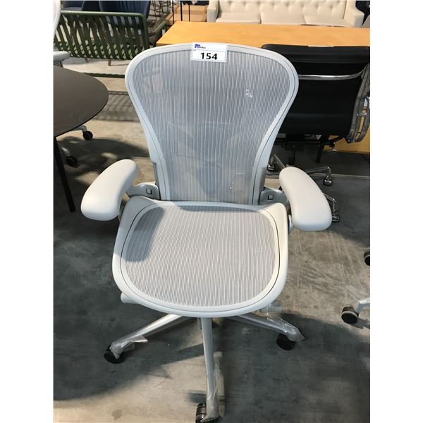 HERMAN MILLER AERON MINERAL GREY FULLY ADJUSTABLE TASK CHAIR SIZE A RETAIL PRICE $1805 CAN