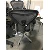 Image 2 : HERMAN MILLER AERON GRAPHITE/CHROME FULLY ADJUSTABLE TASK CHAIR SIZE B RETAIL $2219 CAN