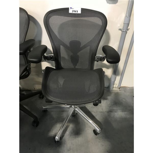 HERMAN MILLER AERON GRAPHITE/CHROME FULLY ADJUSTABLE TASK CHAIR SIZE B RETAIL $2219 CAN